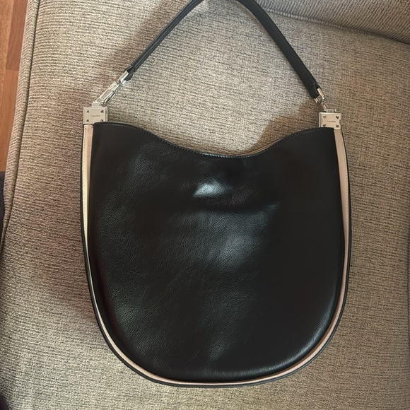 Calvin Klein - Picture 4 of 6